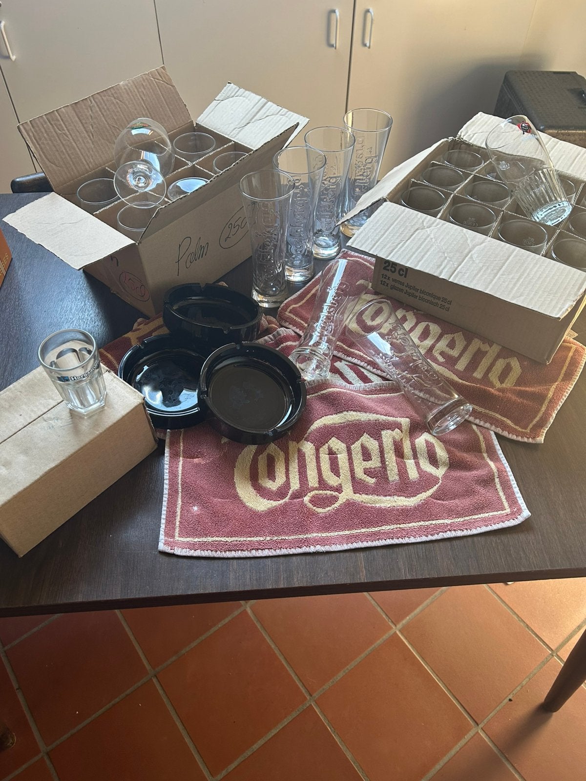 Glazen assepotten en tafeldoekjes, Verzamelen, Ophalen, Zo goed als nieuw, Bierglas