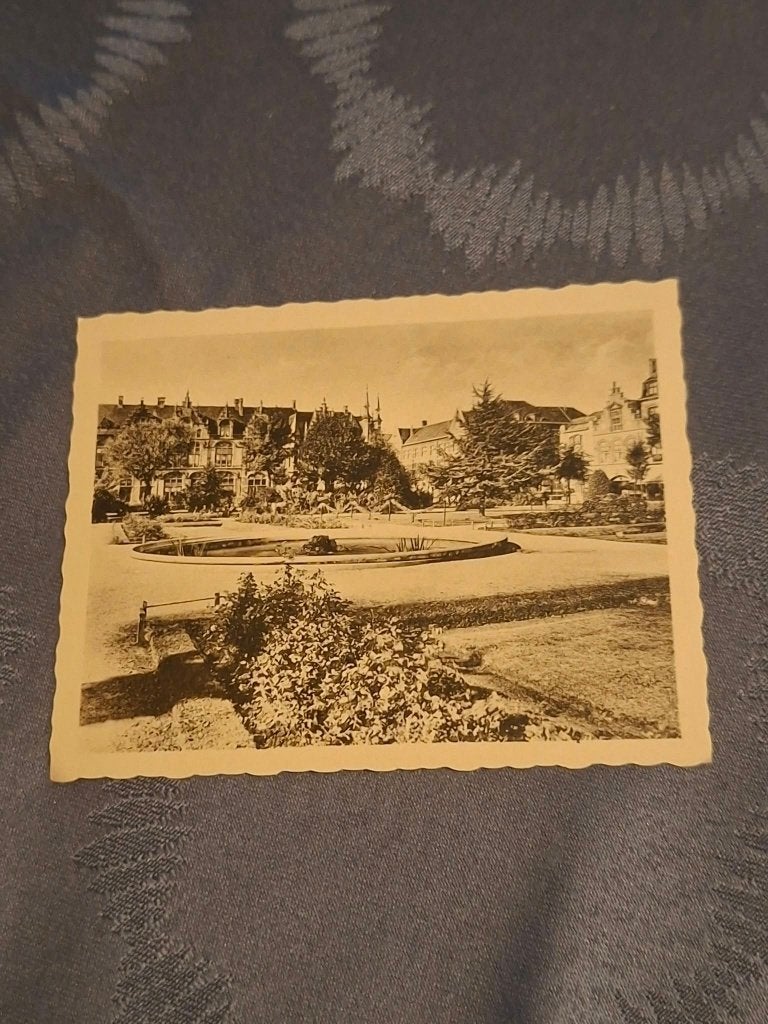Prentje/Chromo : Ieper / Stationplein / de Beukelaar, Verzamelen, Gebruikt, Ophalen of Verzenden, 1940 tot 1960, Prent