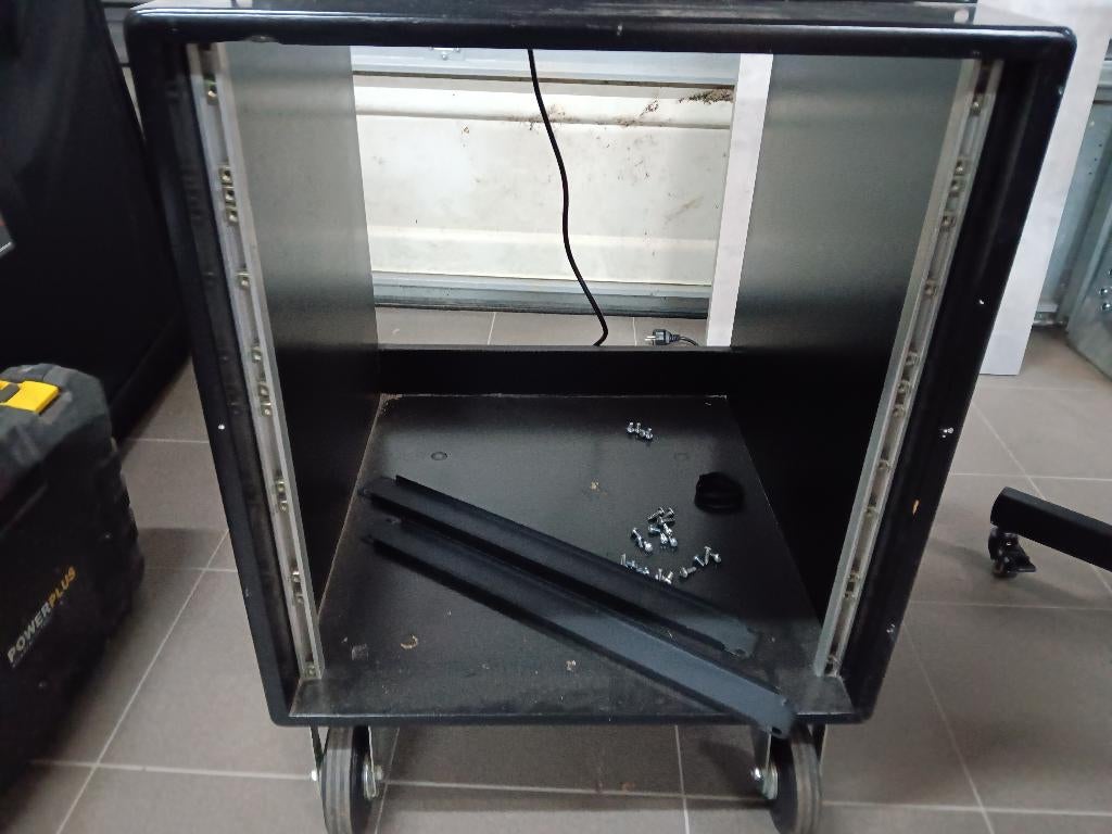 19" rack kast voor dj, op sterke wielen, Enlèvement, Utilisé