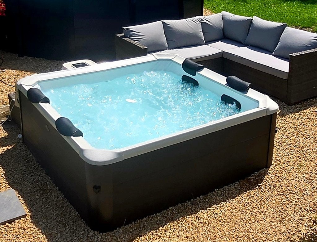 bubbelbad, Tuin en Terras, Bubbelbaden en Hottubs, Ophalen, Zo goed als nieuw, Afdekzeil, Vast