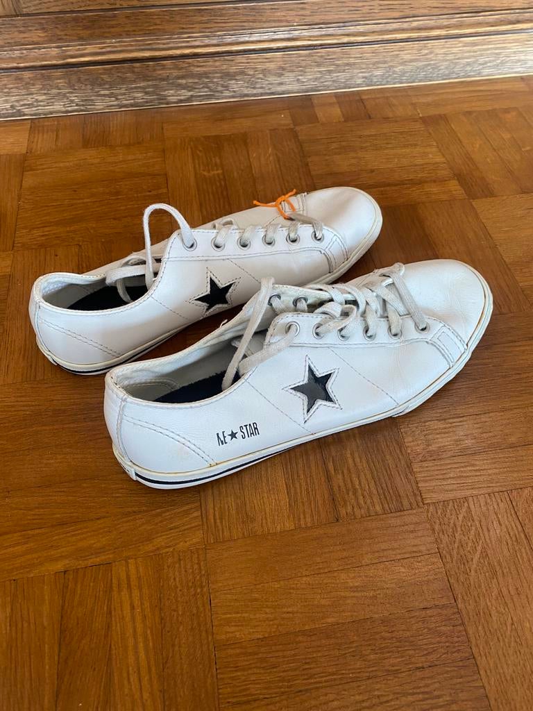 Baskets converse blanches cuir, Vêtements | Femmes, Enlèvement ou Envoi, Porté, Blanc, Sneakers et Baskets