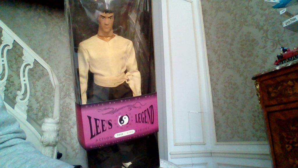 Figurine bruce lee que 700 exemplaires, Enlèvement