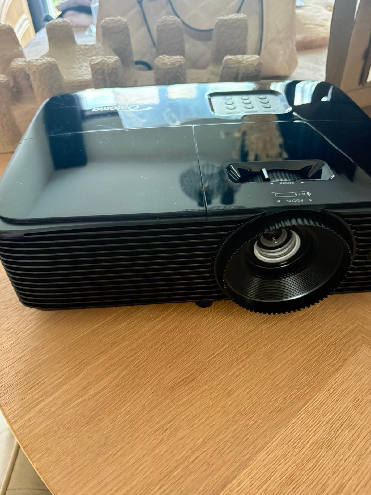 Beamer FULL HD 3800 antilumen, nog 5000 uren te gaan., Audio, Tv en Foto, Beamers, Ophalen, Zo goed als nieuw
