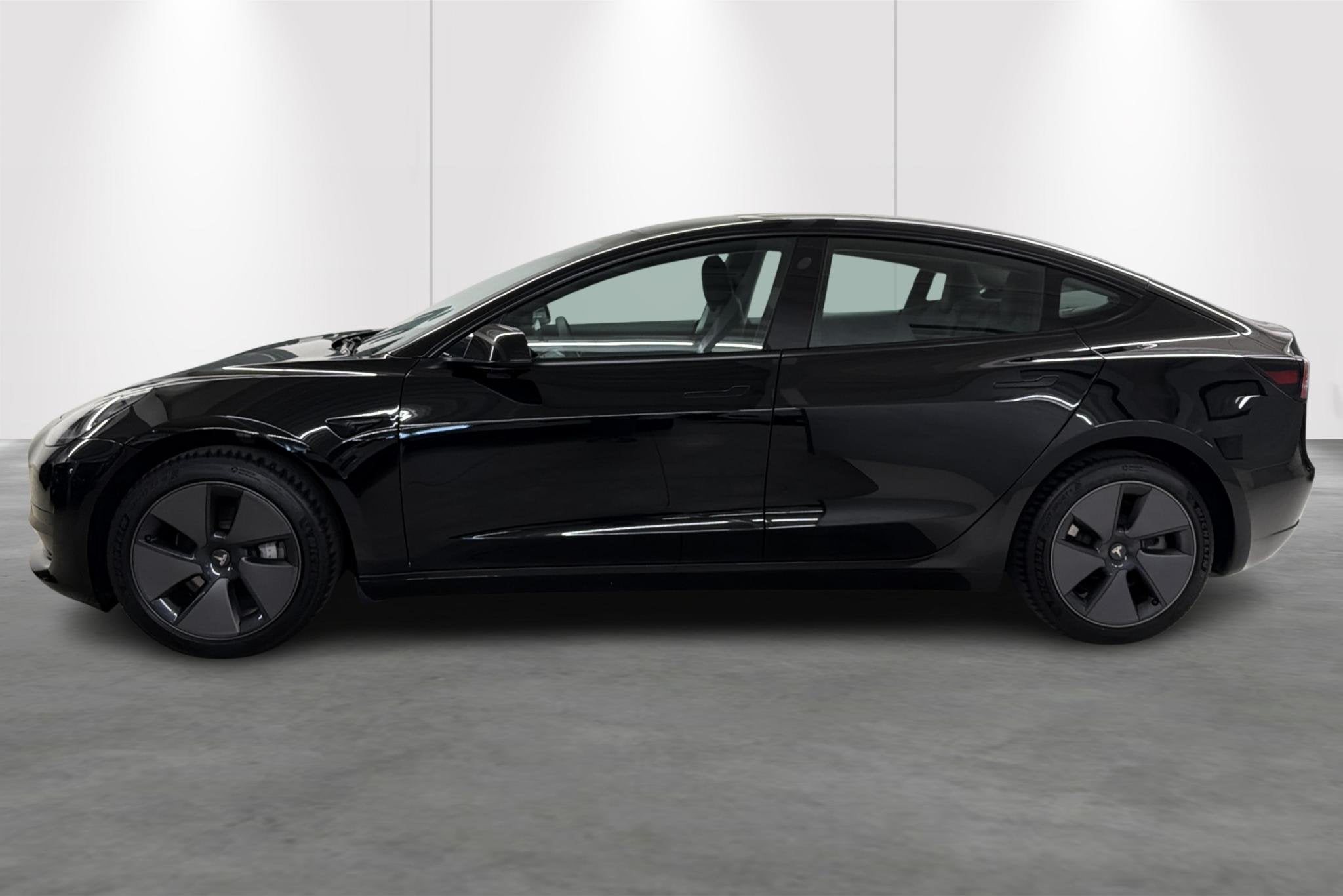 Tesla Model 3 Standard RWD Plus (automatique), Autos, Achat, 4 portes, 208 kW, 283 ch