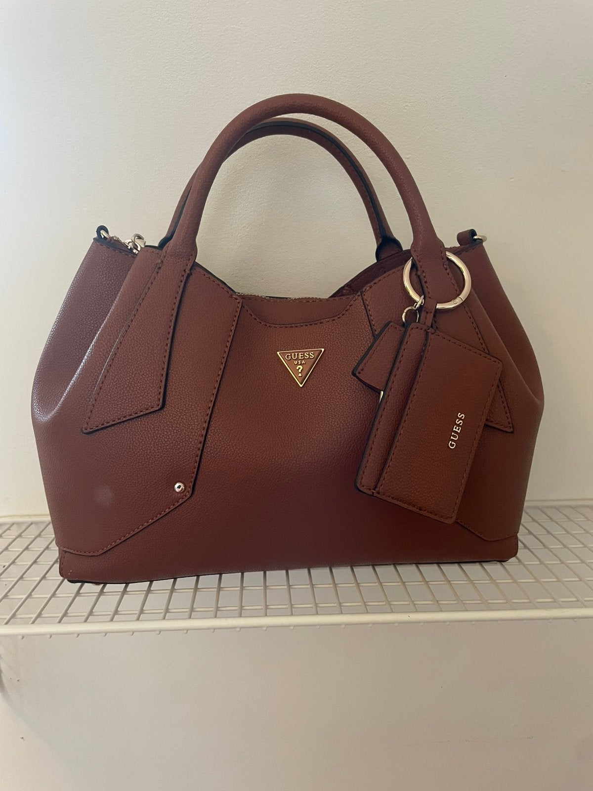Sac Guess, marron, Bijoux, Sacs & Beauté, Sacs | Sacs Femme, Enlèvement ou Envoi, Sac à main, Comme neuf, Brun