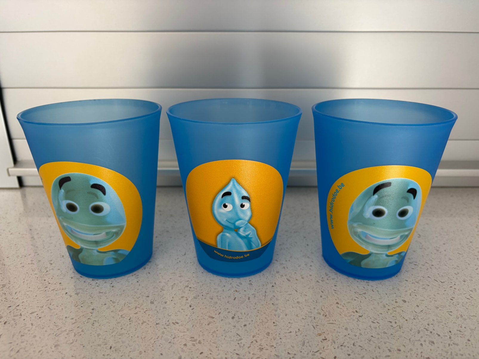 3 plastieken drinkbekers van Hidrodoe, Enfants & Bébés, Enlèvement, Comme neuf