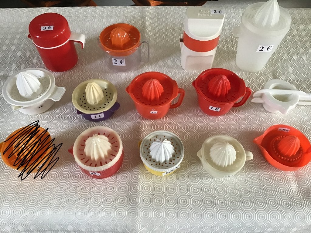 14 plastieken citrus persen aan spotprijzen, Elektronische apparatuur, Juicers, Ophalen of Verzenden, Zo goed als nieuw