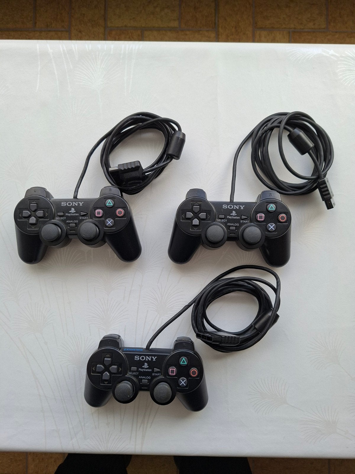 3 manettes playstation 2. 15€ pour une manette, Consoles de jeu & Jeux vidéo