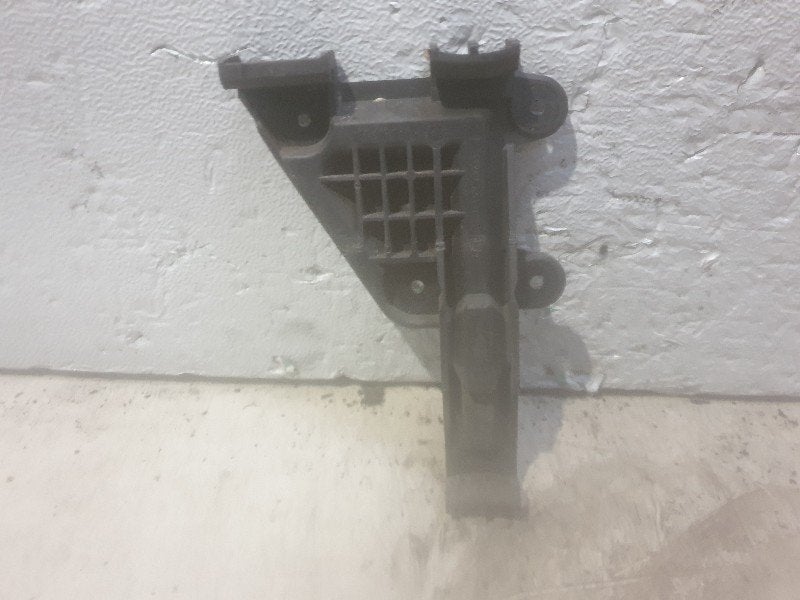 SUPPORT PARE-CHOCS AVANT DROIT Audi 80 (B4) (8a0-807-284), Auto-Union-Straße  1,
85057  Ingolstadt, DE, Info@audi.de, Audi, Utilisé