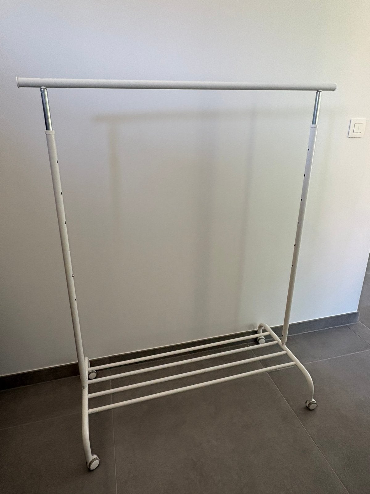 Porte-vêtements Ikea Rigga blanc, Enlèvement, Avec roues, Comme neuf
