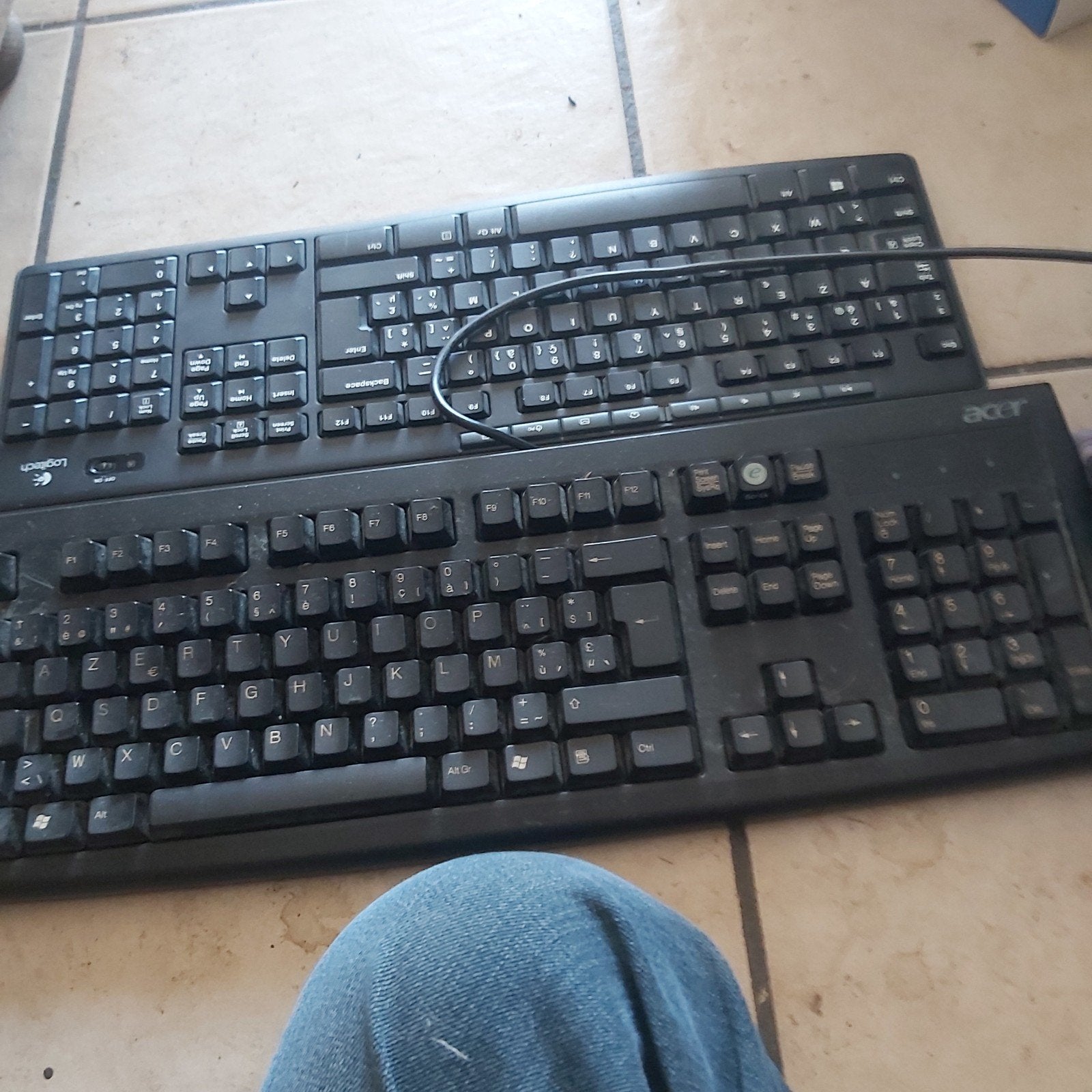 deux clavier  tres bon état, Enlèvement