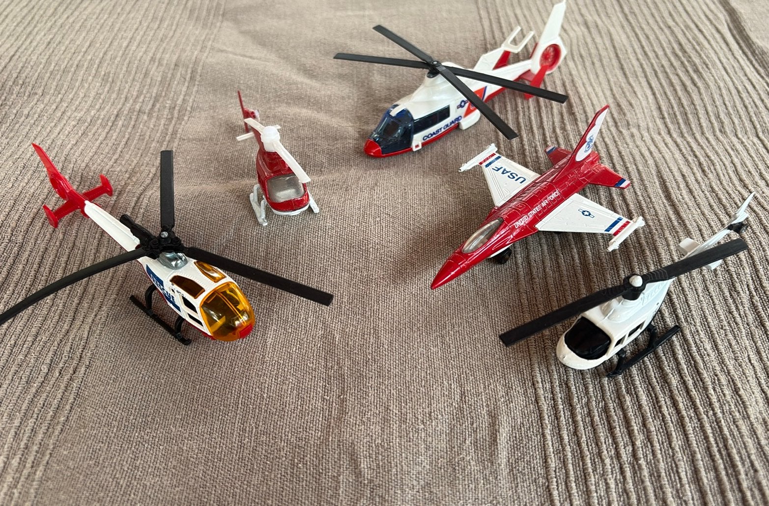 Lot van 5 vintage die-cast helikopters en F-16 straaljager, Hobby en Vrije tijd, Ophalen, Zo goed als nieuw, Helikopter