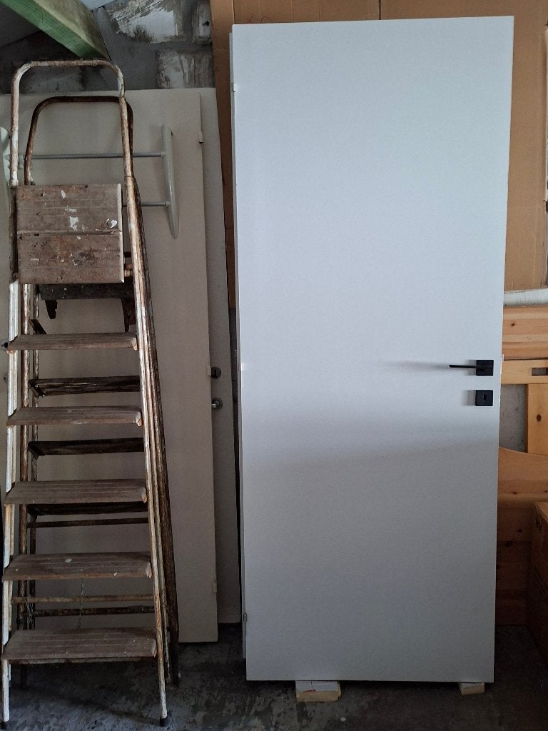 4 witte moderne binnendeuren met eveneens bijpassend kadar, Doe-het-zelf en Bouw, Deuren en Vliegenramen, Nieuw, Binnendeur, 200 tot 215 cm