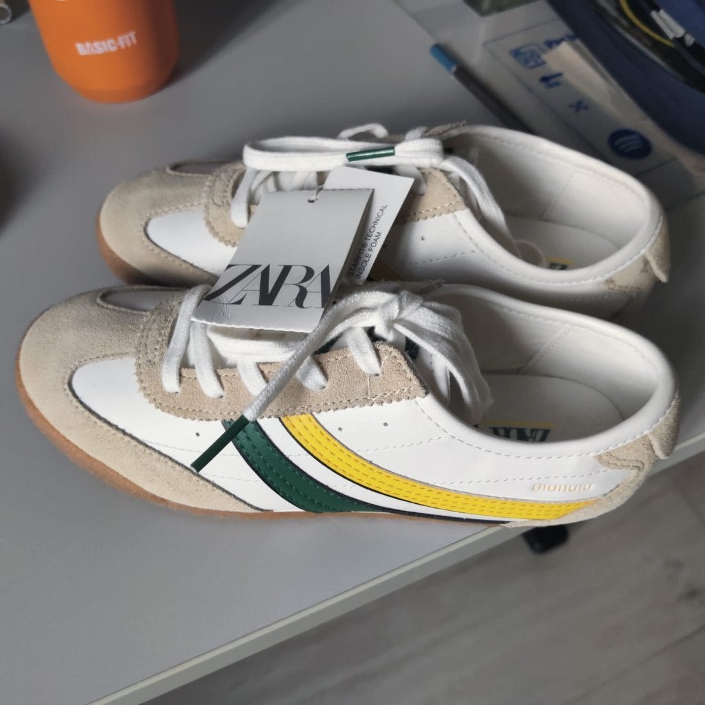 shoes for sale very good condition - Size between 34/3 to 36, Ophalen of Verzenden, Zo goed als nieuw