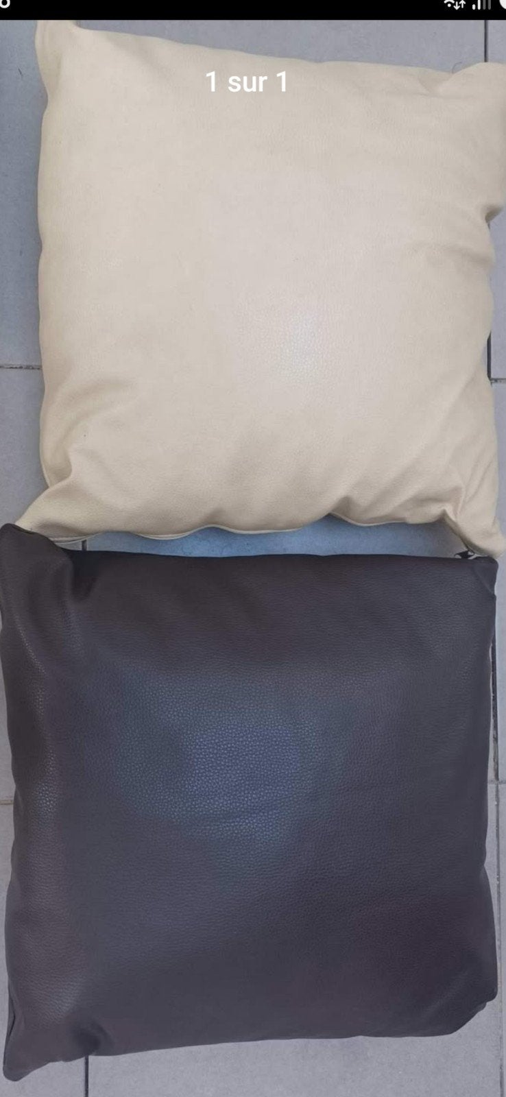 Imitatieleren kussen kleur 4 beige en 4 chocolade, Ophalen, Beige