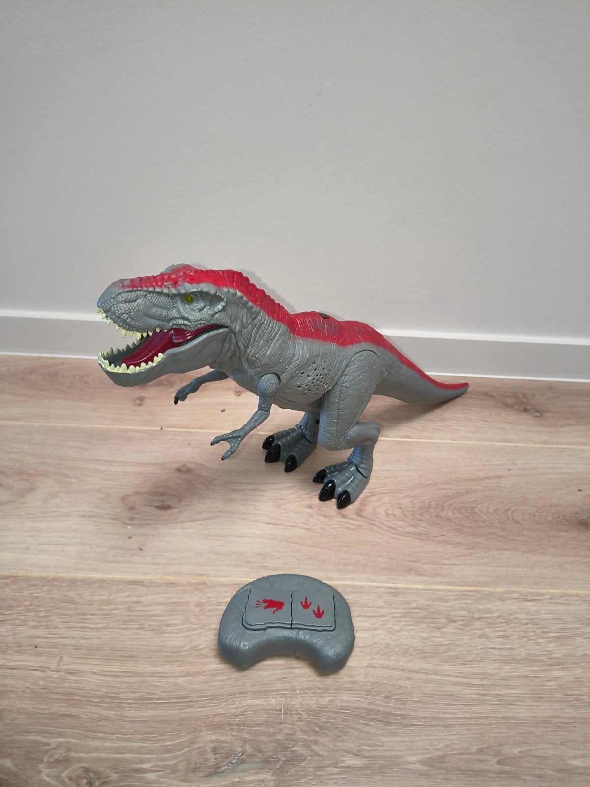 Mighty Megasaur IR lopende dinosaurus, Ophalen