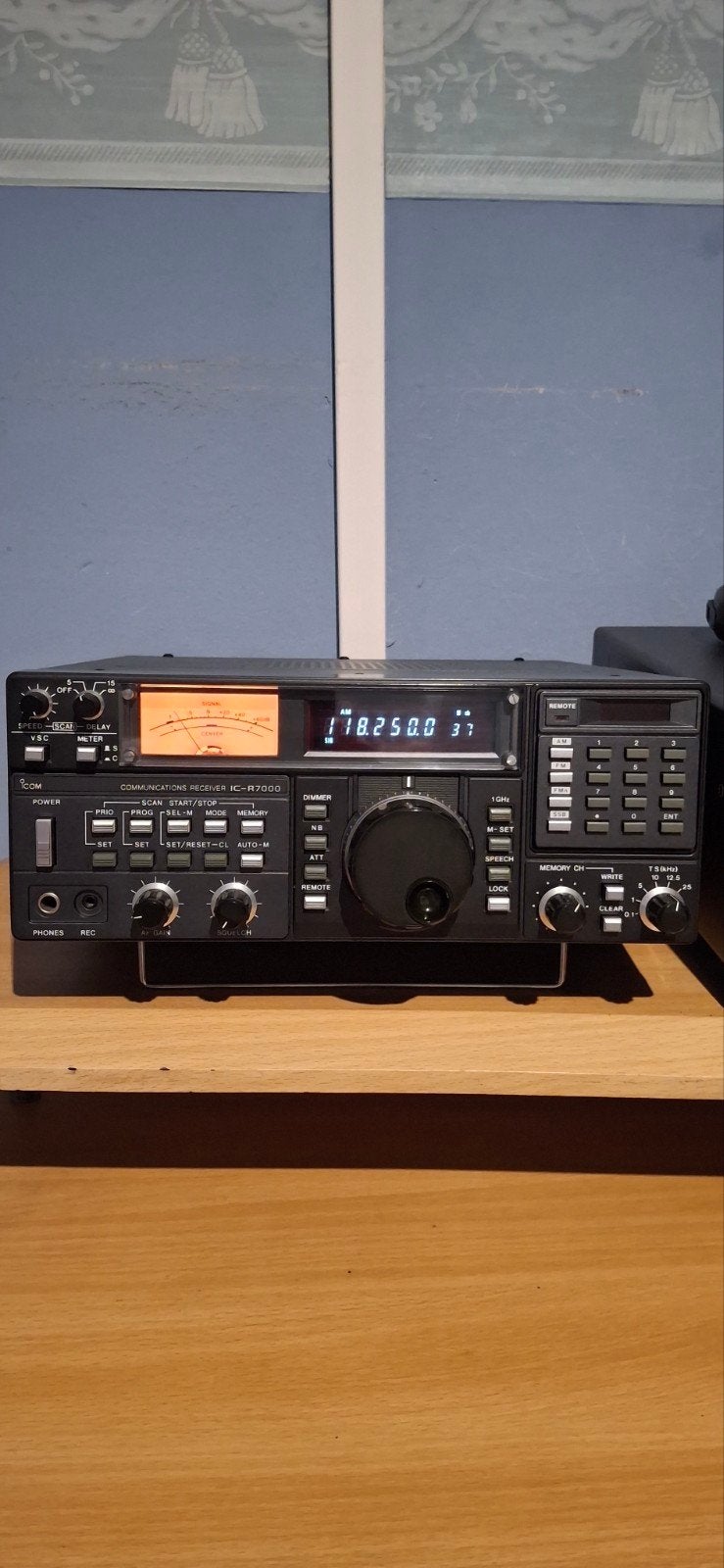 vds récepteur icom ic r7000 avec convertisseur HF, Télécoms, Enlèvement ou Envoi, Utilisé, Récepteur
