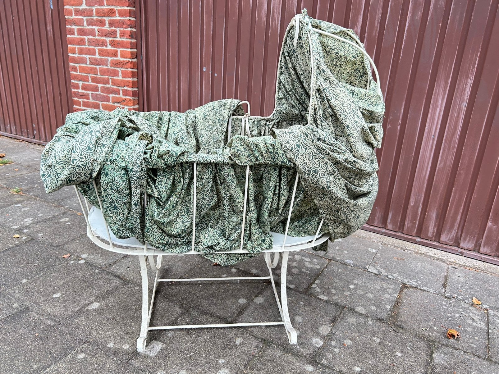 Brocante wieg, Ophalen