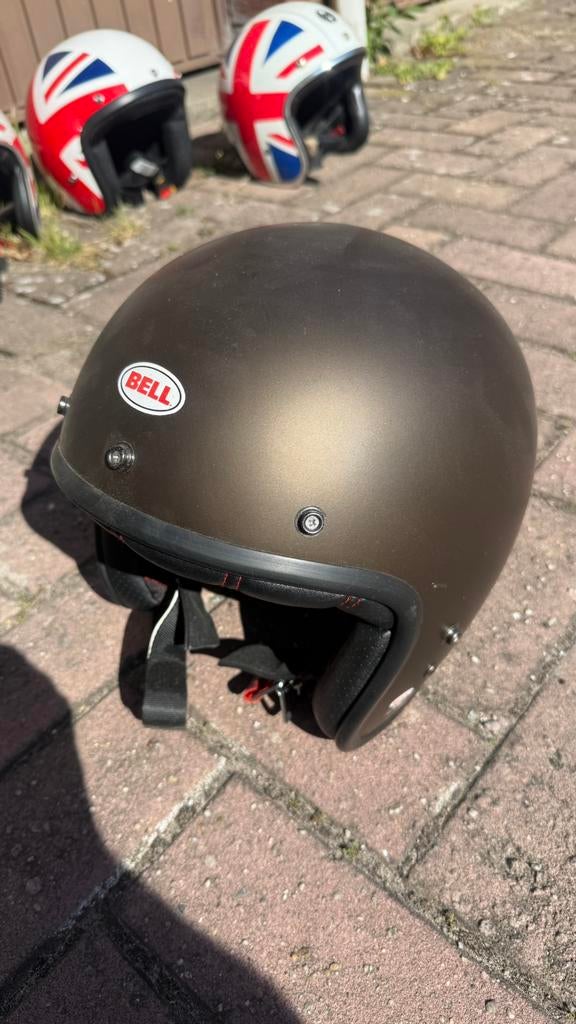 Helm Bell, Ophalen, Zo goed als nieuw
