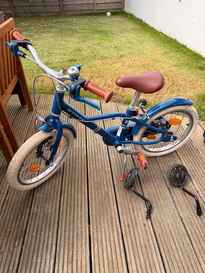 B'TWIN kinderfiets + kleine wielen en helm, Fietsen en Brommers, Ophalen, Velgrem, BTwin Décathlon, Minder dan 16 inch