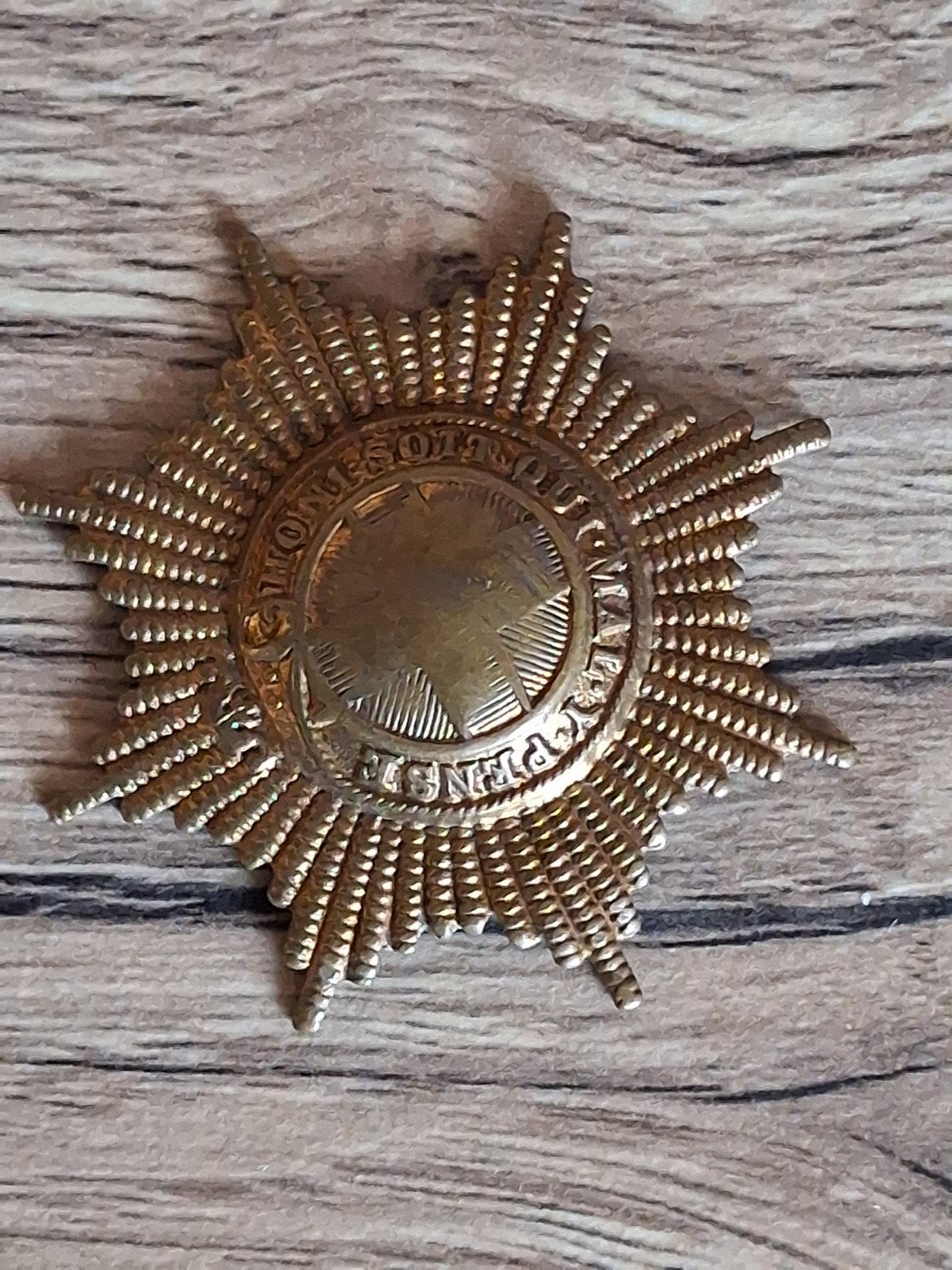 petinsigne van de Coldstream Guards, Verzenden