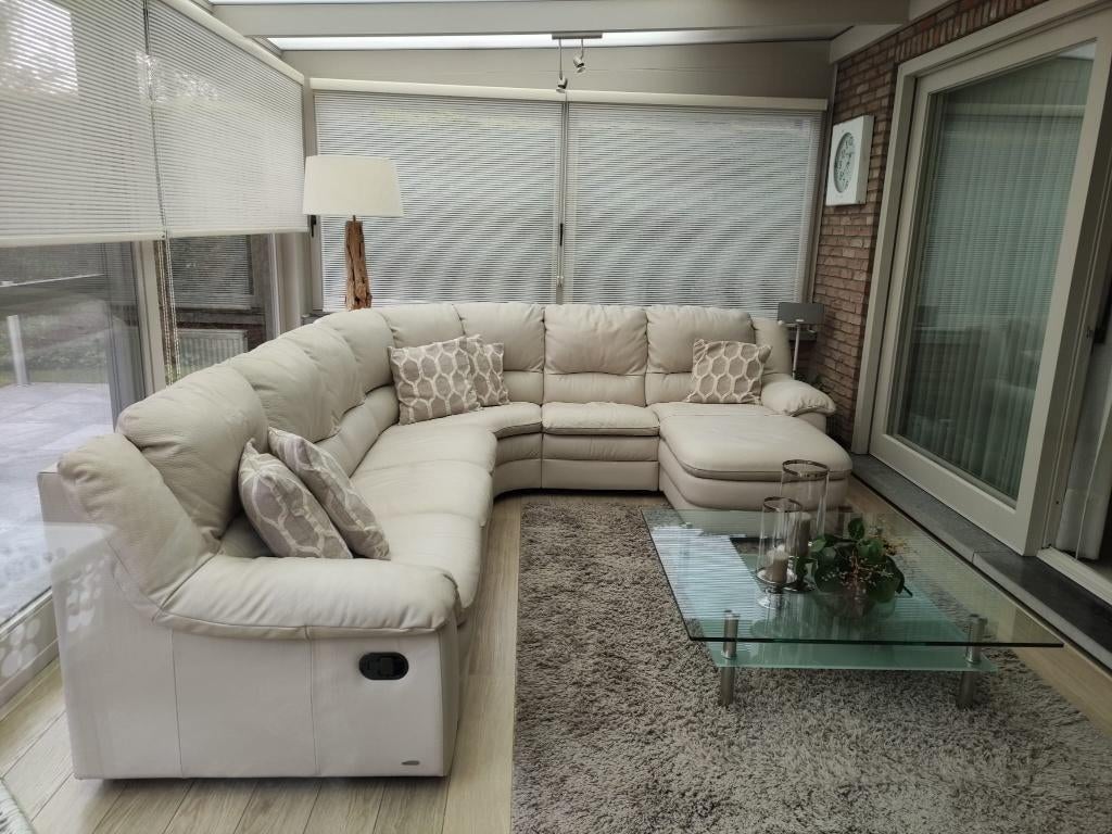 lederen hoeksalon met bijhorende glazen salontafel, Ophalen, Zo goed als nieuw, Leer, Modern