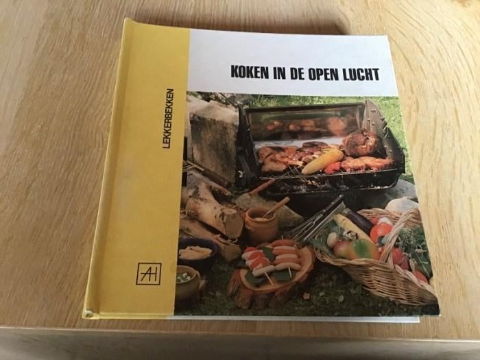 Boek ; koken in de open lucht (BBQ) LEKKERBEKKEN TOP, Boeken, Kookboeken, Zo goed als nieuw, Voorgerechten en Soepen, Hoofdgerechten