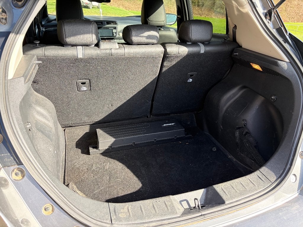 Voiture 100% éléctrique, Autos, Nissan, Cuir, Argent ou Gris, Achat, Système audio