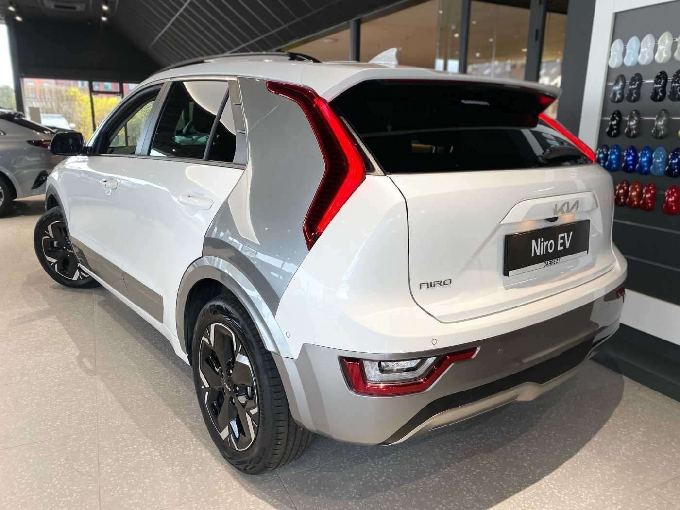Kia Niro EV 64.8 kWh Pace (bj 2023, automaat), Auto's, Automaat, Gebruikt, Wit, 5 zetels