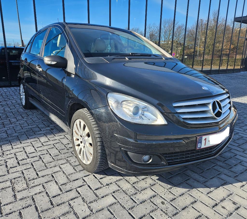 Mercedes B170i benzine 184000km rijdt perfect stadswagen, Auto's, Mercedes-Benz, Voorwielaandrijving, 4 cilinders, Zwart, Leder