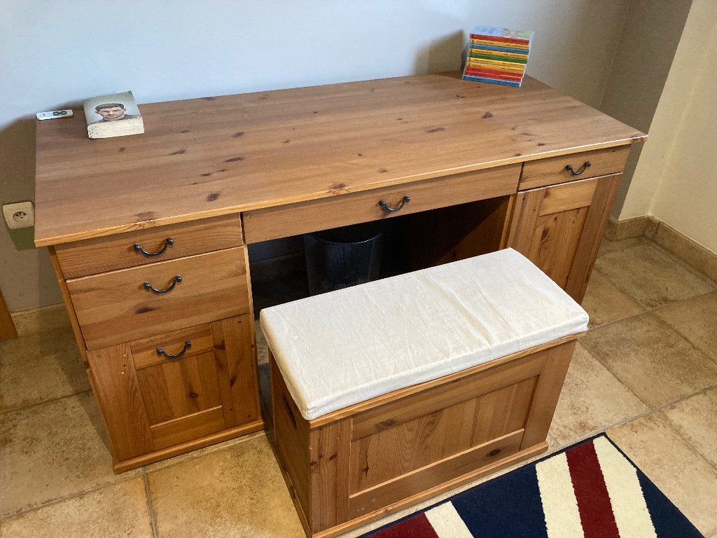 Bureau en  pin très bon état., Bureau d'ordinateur, 150 cm, 65 cm, Enlèvement