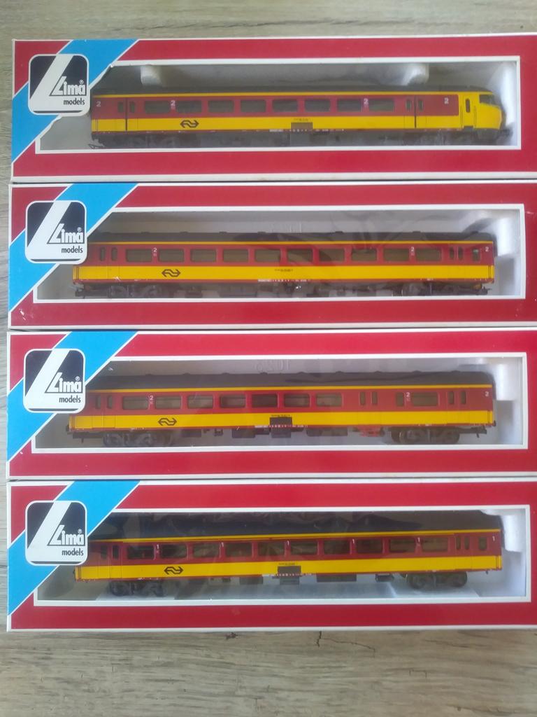 Lima 4 delige Beneluxrijtuigen, Enlèvement ou Envoi, Locomotive, Lima