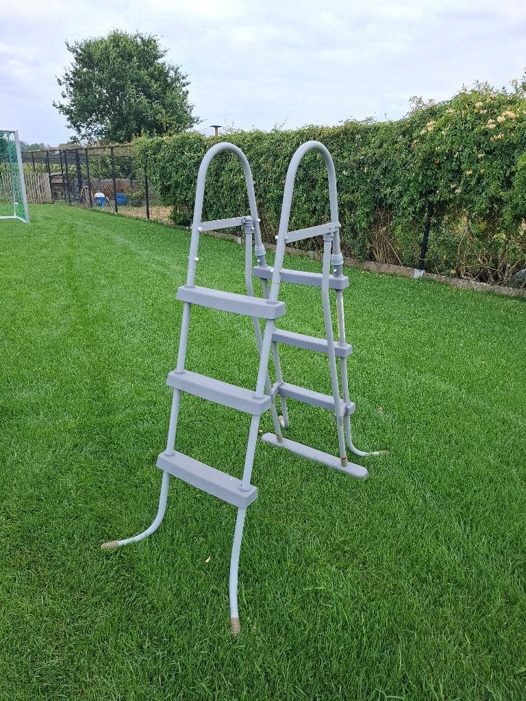 Trap zwembad, Ophalen, Zo goed als nieuw, Ladder