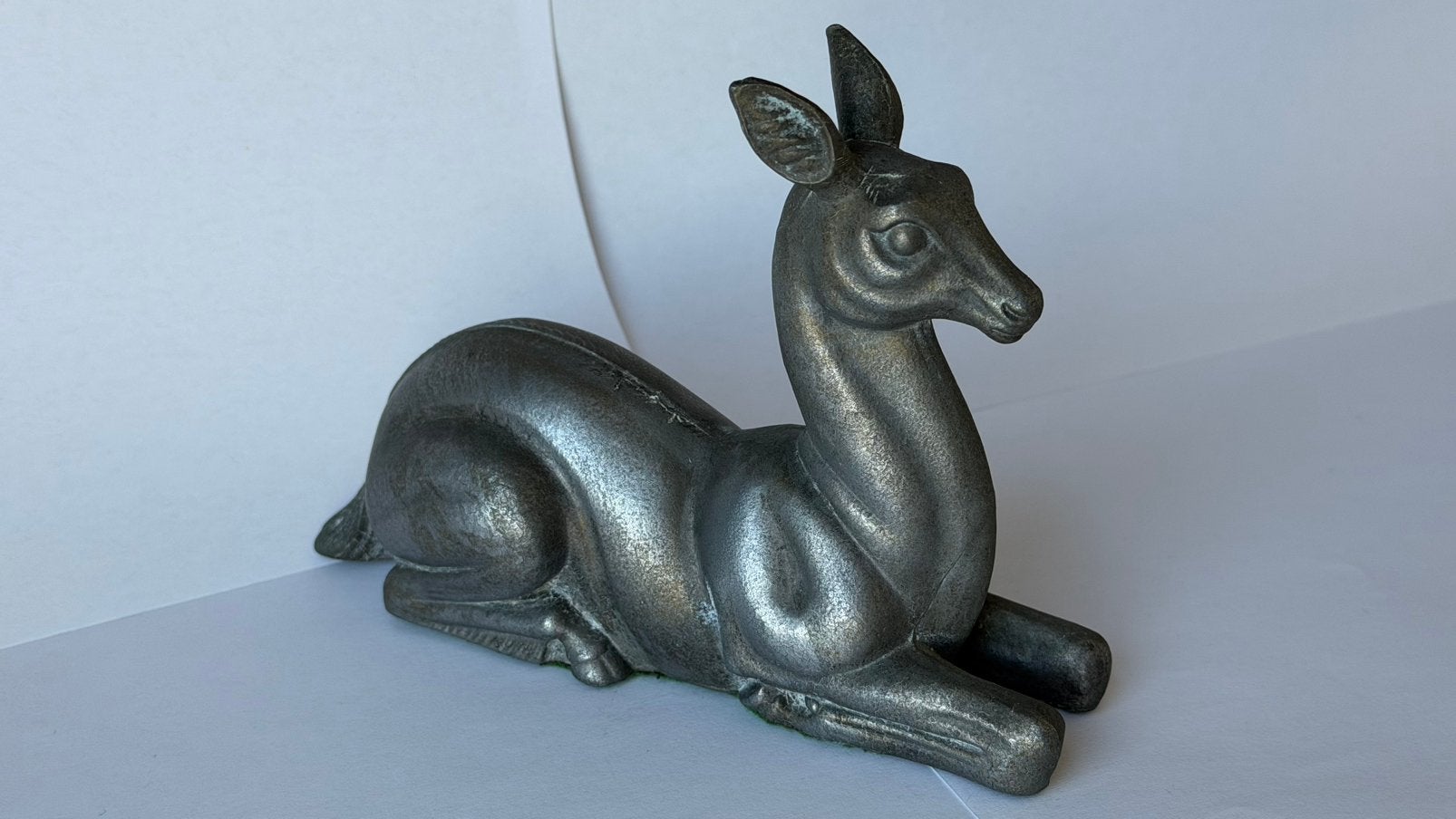 Art deco liggend hertje, Antiek en Kunst, Kunst | Beelden en Houtsnijwerken, Verzenden, Art deco
