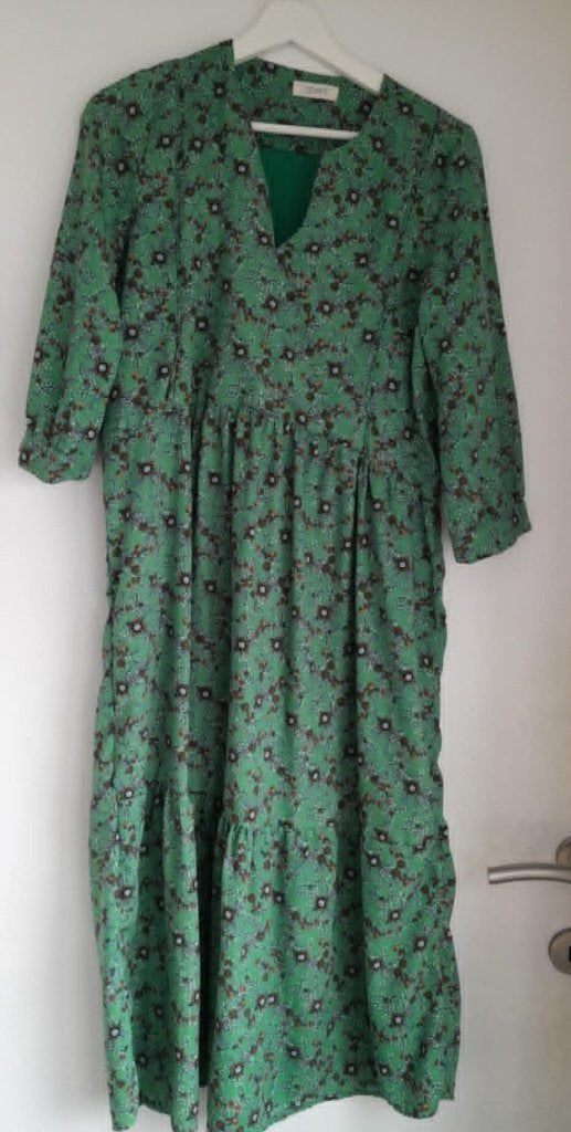 Jurk groen, Kleding | Dames, Jurken, Maat 38/40 (M), Verzenden, Zo goed als nieuw, Onder de knie