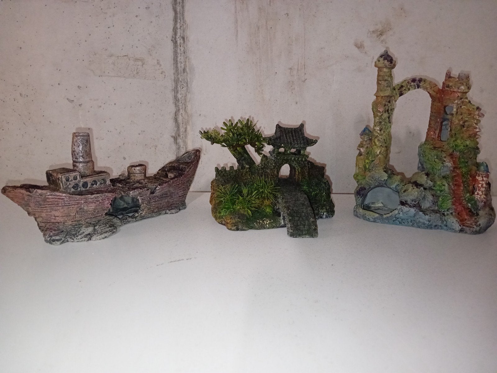 aquarium decoratie ornamenten: Boot, Kasteel, Japanse poort, Enlèvement, Utilisé, Decoratie, Autres marques