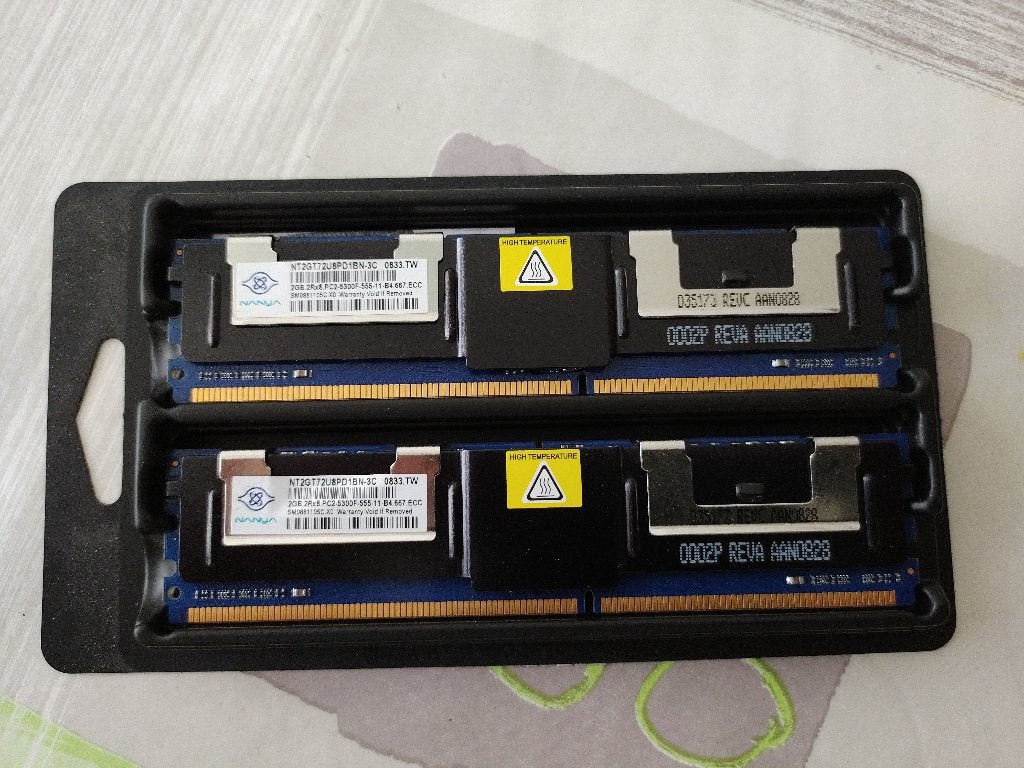 Mémoire RAM 2GB DDR2 5300F ECC, Computers en Software, RAM geheugen, Gebruikt, Server, Ophalen of Verzenden, DDR2