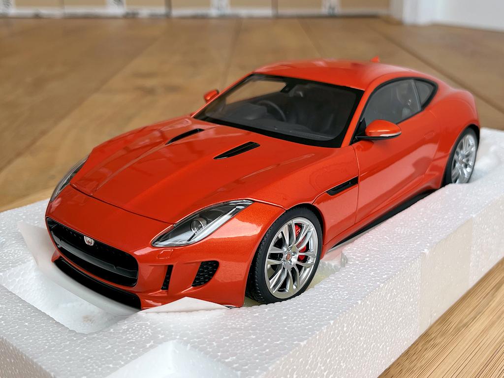 Jaguar F-type R Coupé oranje AutoArt 1:18 nieuw in doos ovp, Hobby & Loisirs créatifs, Voitures miniatures | 1:18, Enlèvement ou Envoi