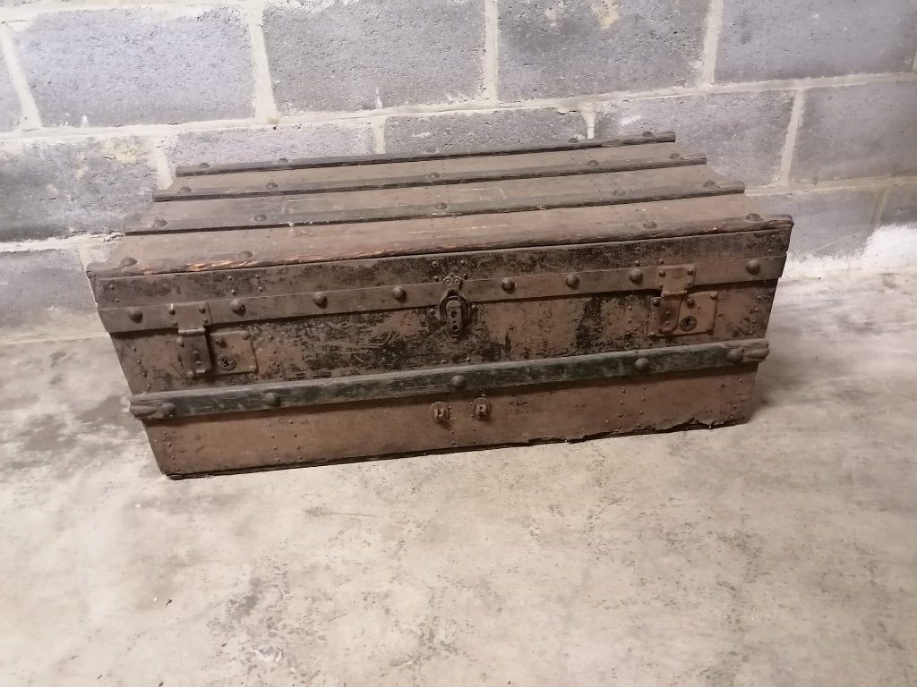 Oude metalen reiskoffer / hutkoffer, Ophalen