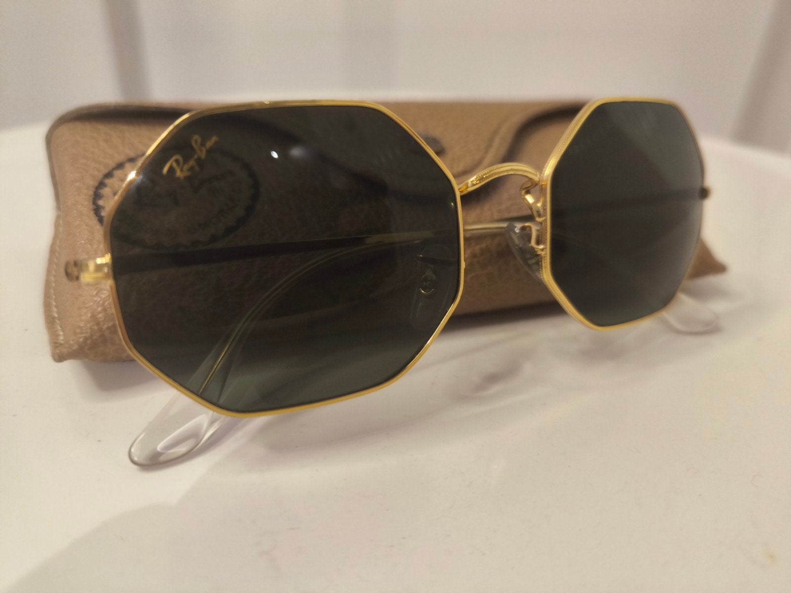 Lunettes de soleil Ray Ban octogonales dorées verres verts a, Enlèvement ou Envoi, Beige, Lunettes