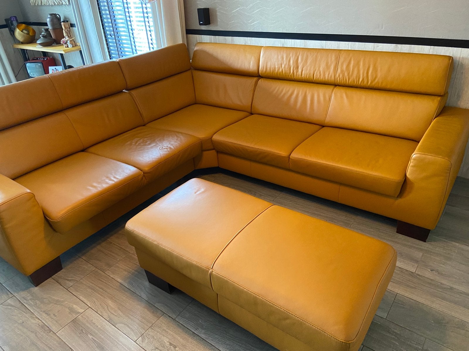 Lederen salon, Ophalen, Zo goed als nieuw