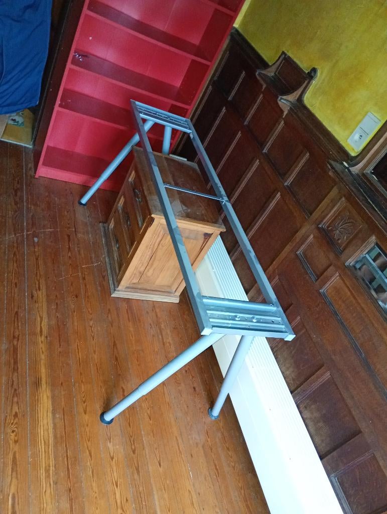 Bureau, Huis en Inrichting, Bureaus, Ophalen, 160 cm, In hoogte verstelbaar, Metaal