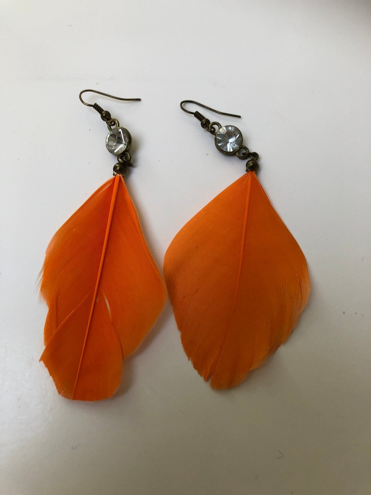 Oranje oorbellen veer, Bijoux, Sacs & Beauté, Boucles d'oreilles, Enlèvement ou Envoi, Comme neuf, Orange, Pendantes