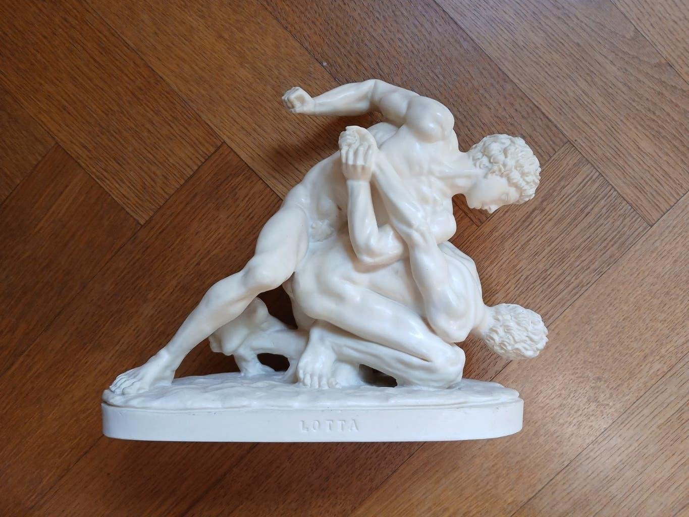 sculpture A. Santini Lotta Classic figure, Antiquités & Art, Statue, Enlèvement ou Envoi, Pierre ou céramique, 20 - 50 cm