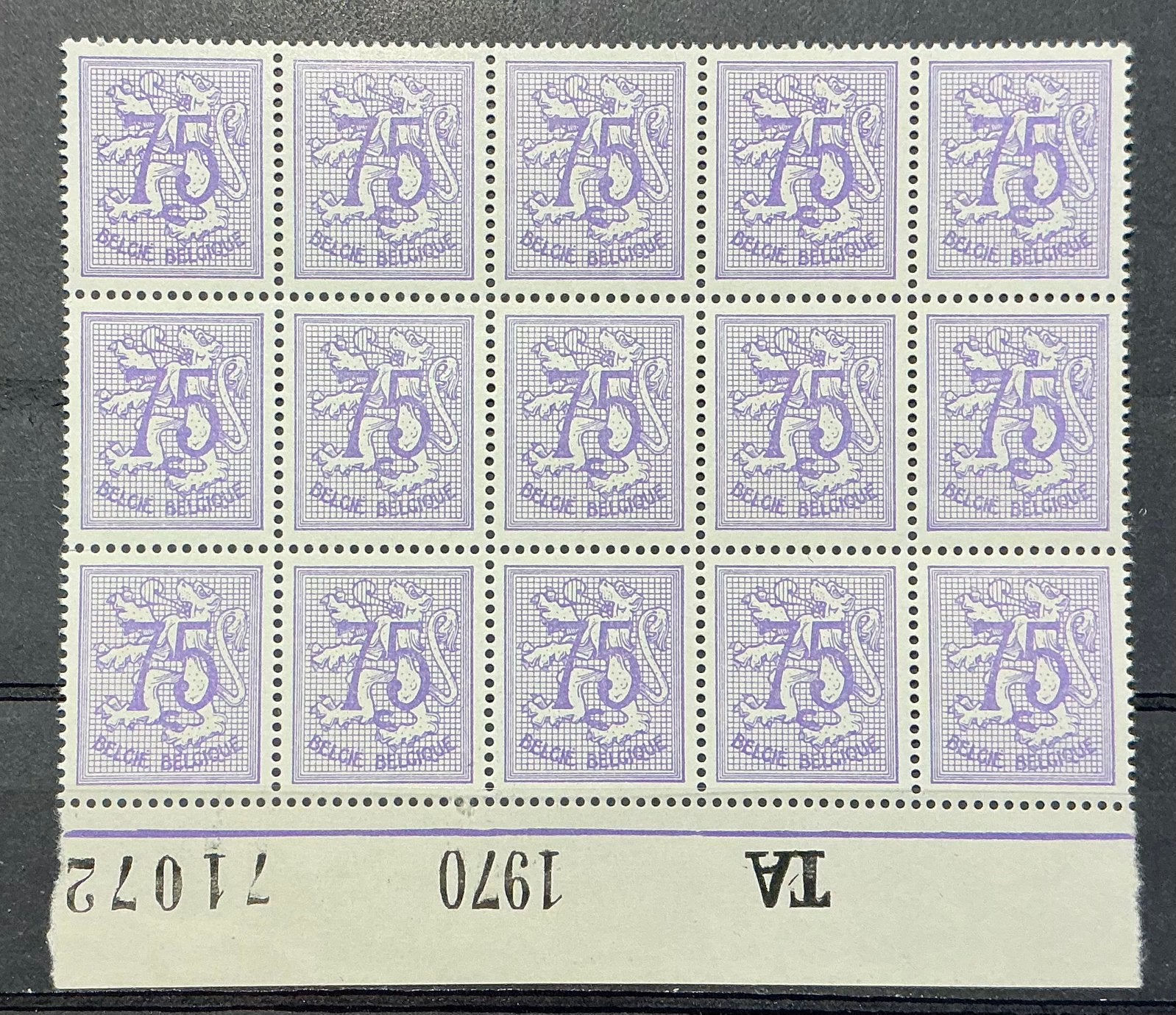 LOT 599. COB: 1369P2. Chiffr/lion herald. MNH. Bloc + année., Enlèvement ou Envoi
