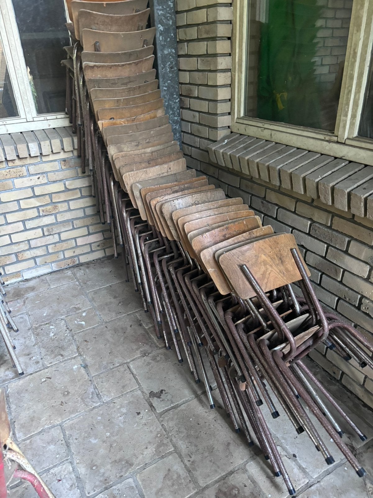 Oude schoolstoelen tekoop, Ophalen