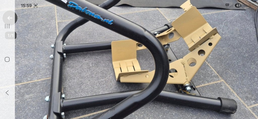 wielklem motofiets achterwiel van daytona, Ophalen