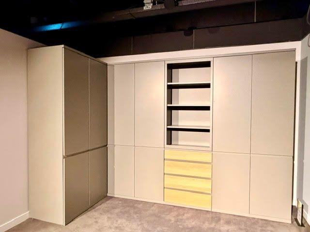 RMW Enjoy kledingkast hoekopstelling SHOWROOMMODEL, Huis en Inrichting, 200 cm of meer, Zo goed als nieuw, 200 cm of meer, 50 tot 75 cm