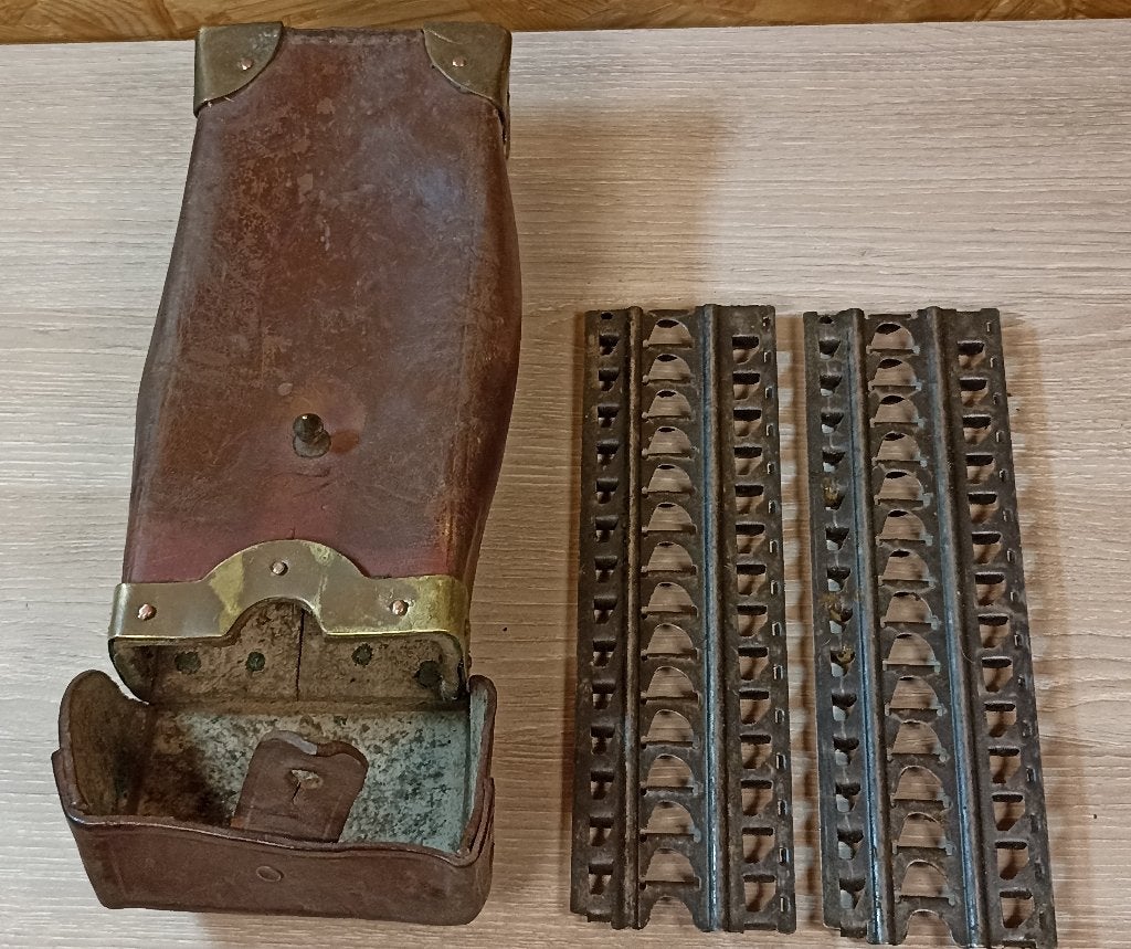 Giberne en cuir + 2 Lames Hotchkiss Mle 1914  ww1-ww2, Ophalen of Verzenden, Landmacht, Overige typen