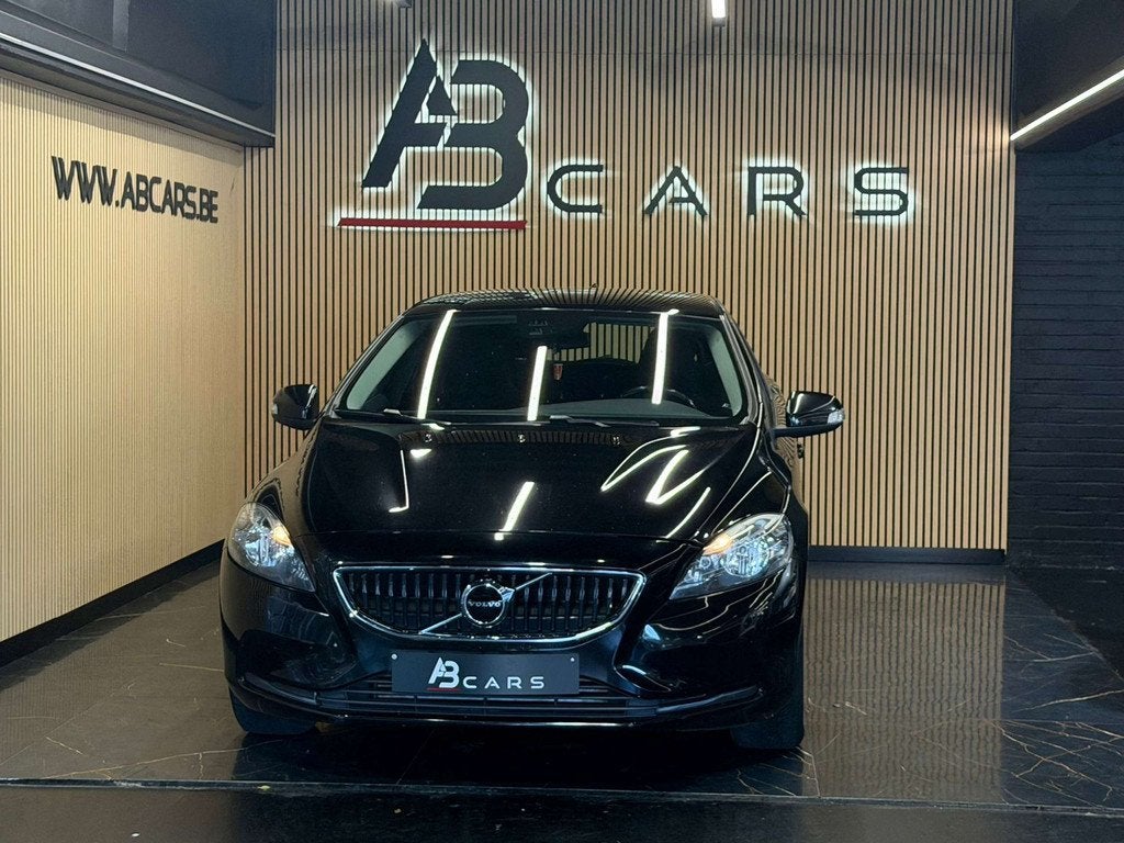 Volvo V40 2.0D * TRES PROPRE * (bj 2017), Auto's, Volvo, Gebruikt, 4 cilinders, 1969 cc, Bedrijf